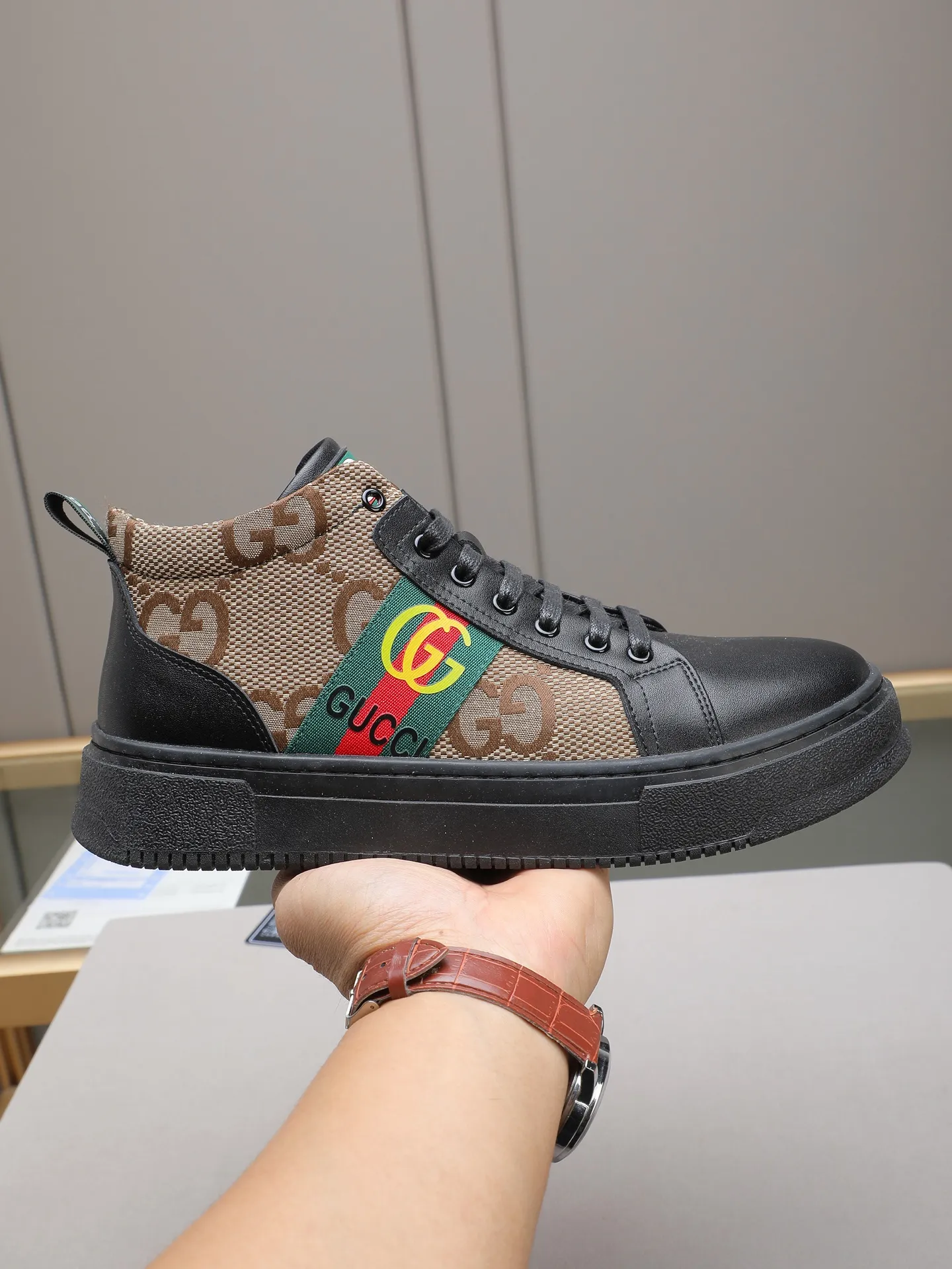 💶PP420 [GUCCI] Men’s classic Gucci high-top casual shoes. The uppers are made of imported cowhide from Italy and mesh lining. They are fine in workmanship and high-end. Has a fashionable and exemplary look. Original rubber wear-resistant and anti-slip outsole. Code number: 38-45 (45 is customized)